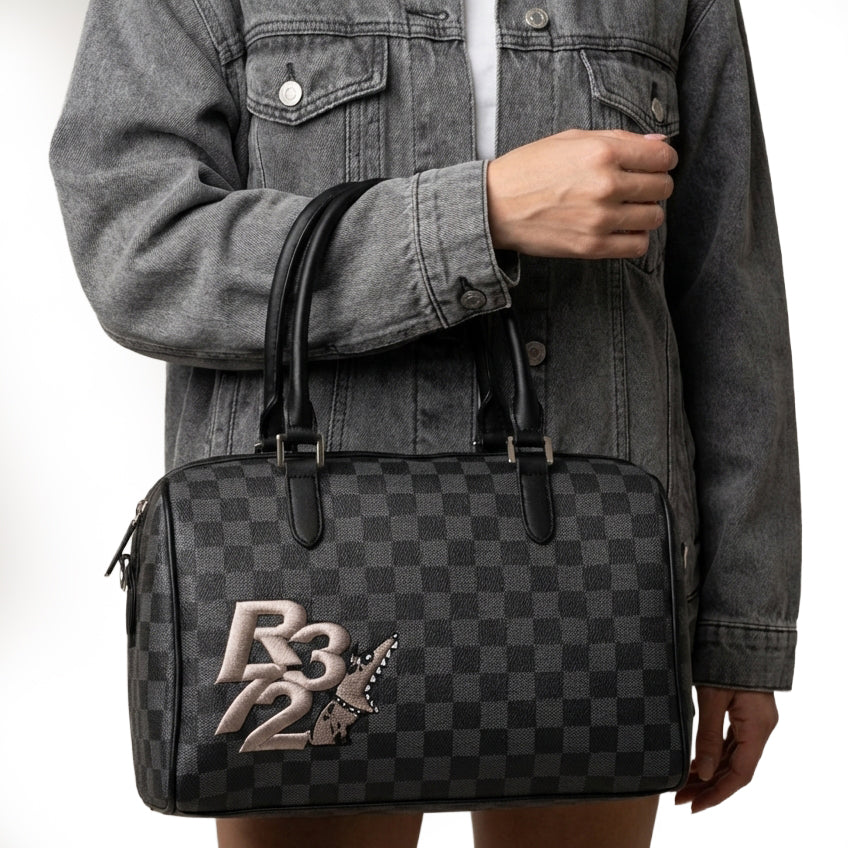 R372/B002 BLACK