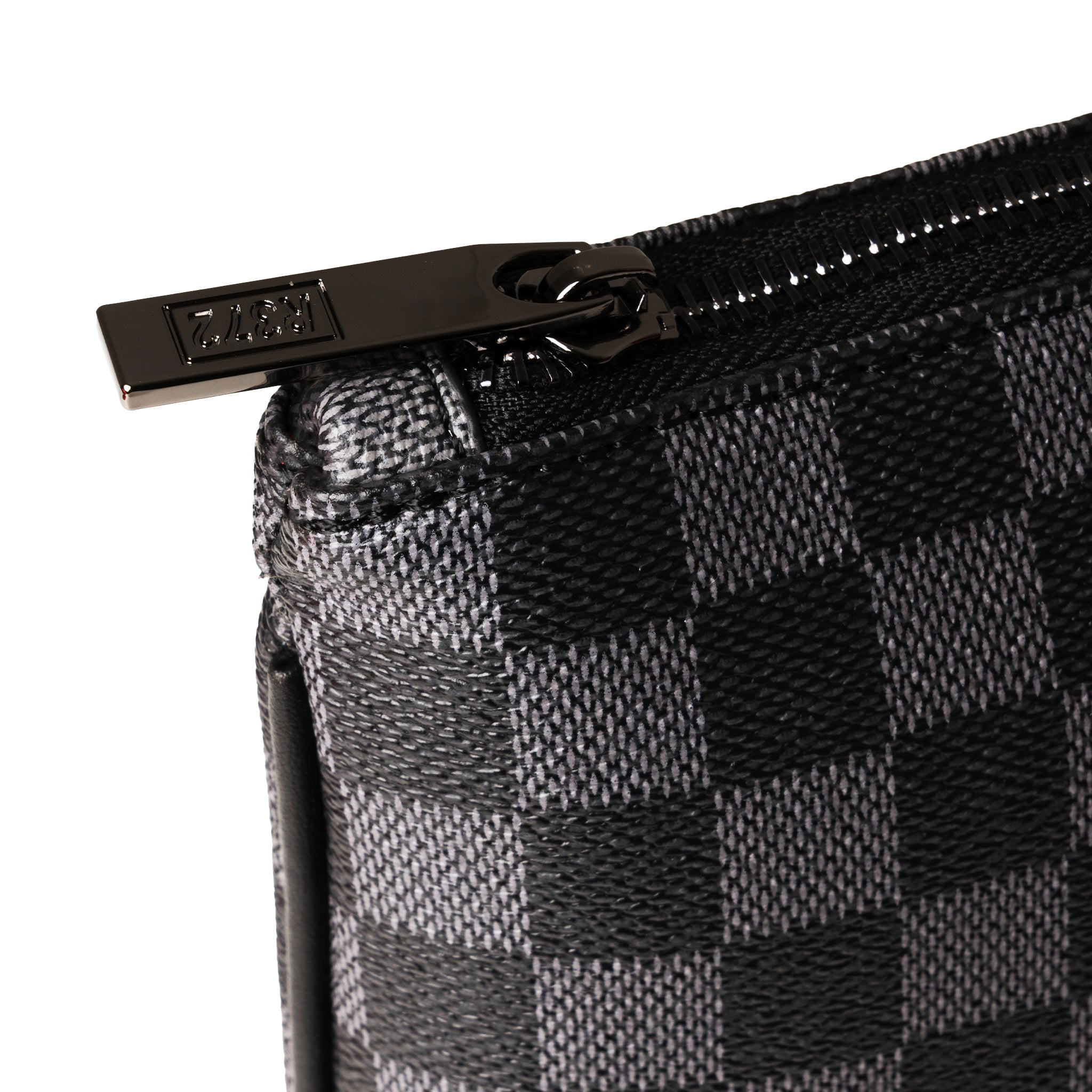 R372/P006 BLACK
