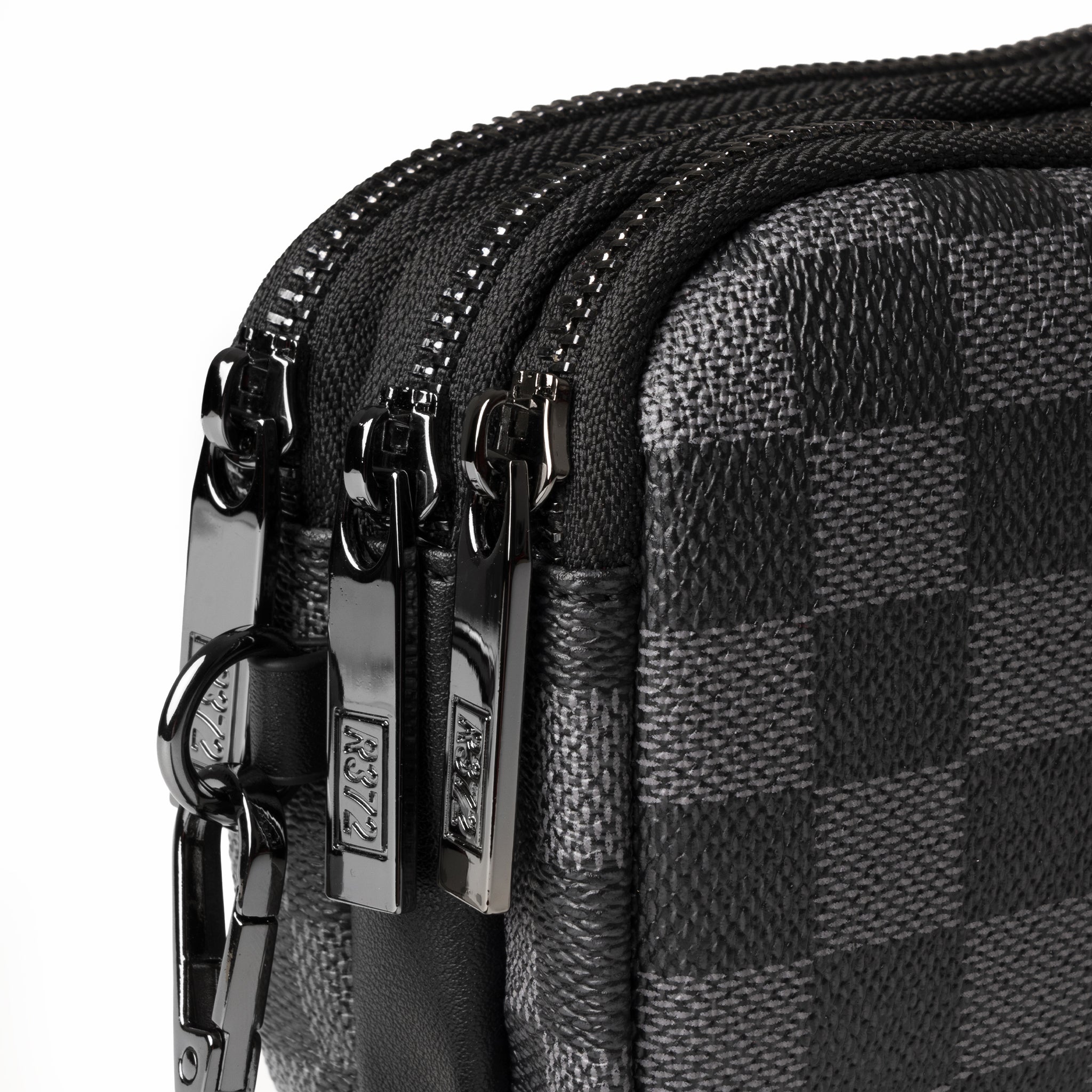 R372/P005 BLACK