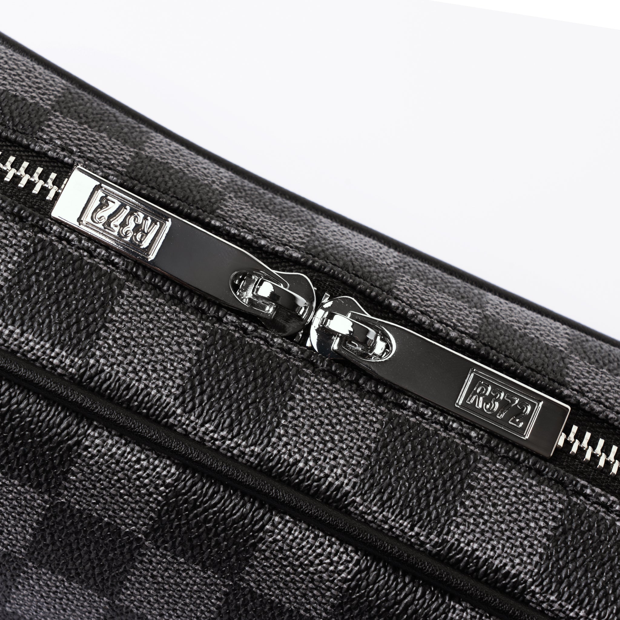 R372/P001 BLACK